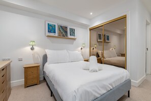3 bedrooms, iron/ironing board, free WiFi, bed sheets - John Coupar Court (No 10) (St Andrews)