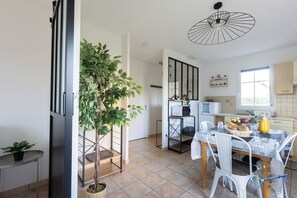 Dining - L'Olivier en Provence - House in quiet residence with pool terrace (Loriol-du-Comtat)