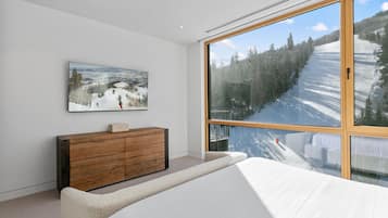 3 bedrooms, laptop workspace