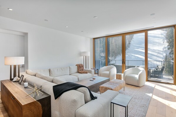 Condo, 3 quartos | Área de estar