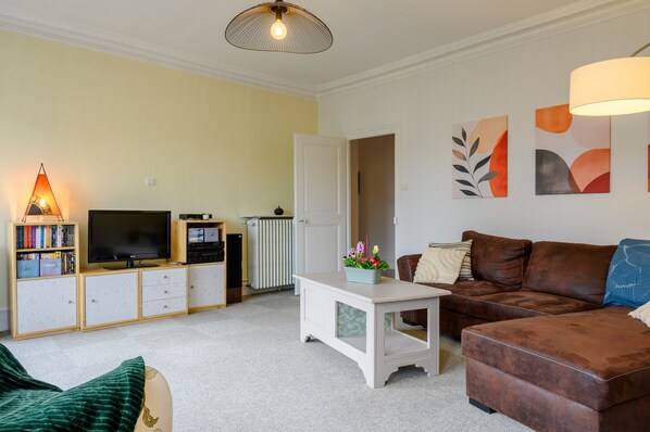 Télévision, chaîne hi-fi