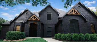 Midnight Manor - Black House on the Hill