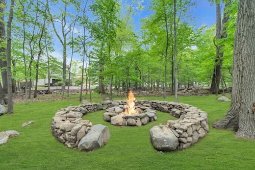 Hot Tub Fire Pit Huge Yard Dual Homes Sleeps 18