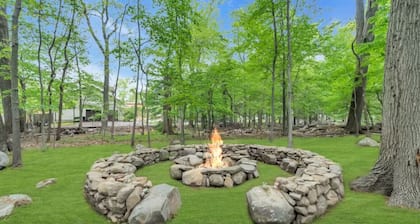 Hot Tub Fire Pit Huge Yard Dual Homes Sleeps 18