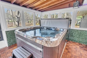 8 bedrooms - Hot Tub Fire Pit Huge Yard Dual Homes Sleeps 18 (Suffern)