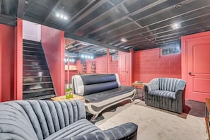 8 bedrooms - Hot Tub Fire Pit Huge Yard Dual Homes Sleeps 18 (Suffern)