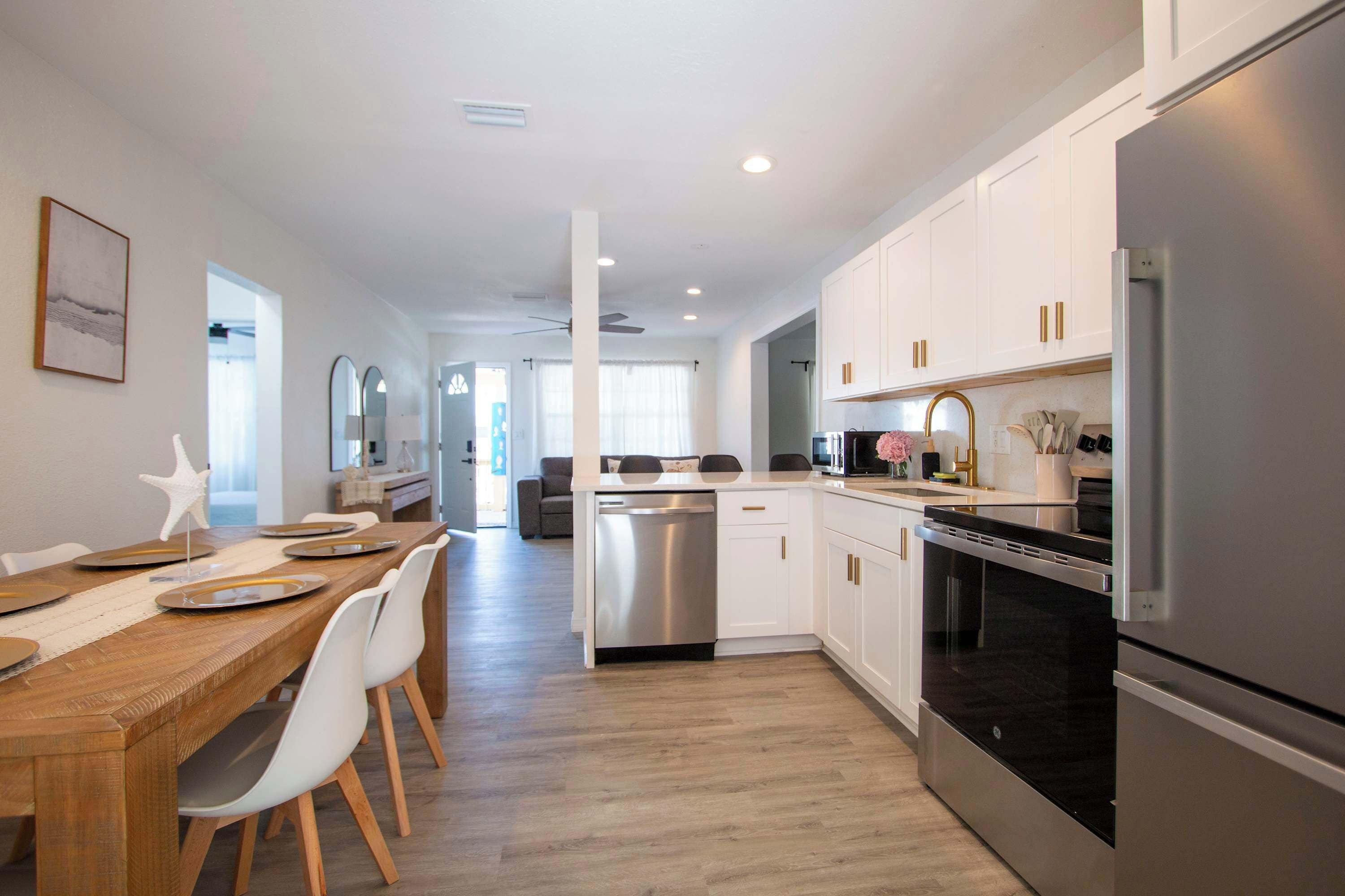 Fridge, cookware/dishes/utensils