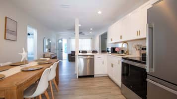 Fridge, cookware/dishes/utensils