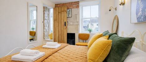 7 bedrooms, iron/ironing board, WiFi, bed sheets