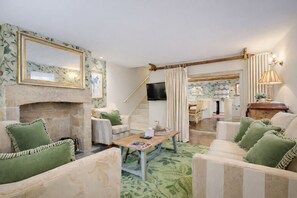 Unclassified image, 2 of 25, button - Large Boutique Period House for Large Groups (14), Parking for 2 Cars Near Bath (Bath)