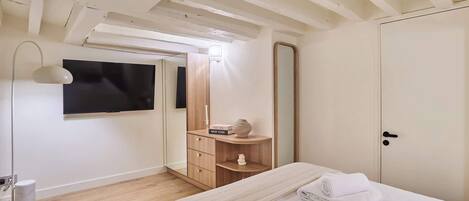 2 chambres, fer et planche à repasser, Wi-Fi, draps fournis