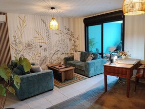 Living area - Vacation apartment with terrace and small garden (St. Leu)