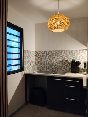Private kitchen - Vacation apartment with terrace and small garden (St. Leu)