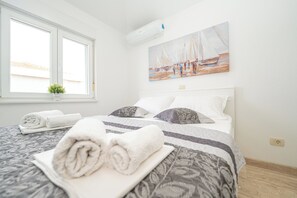 2 bedrooms, free WiFi, bed sheets - Stylish Two-Bedroom Apartment with Spacious Sea-View Terrace & Shared Pool (Novalja)