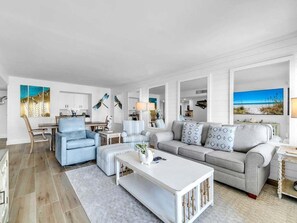 Smart TV - 511- Gulf-Front Destin🌊 Free Bch Svc✨Newly Remodeled/New to Rental Program! (Destin)