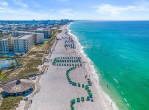 On the beach - 511- Gulf-Front Destin🌊 Free Bch Svc✨Newly Remodeled/New to Rental Program! (Destin)