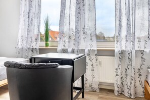 2 bedrooms, WiFi, bed sheets - Apartment 'Ferienwohnung Krautsand' with Shared Garden and Wi-Fi (Drochtersen)