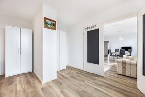 Interior - Apartment 'Ferienwohnung Krautsand' with Shared Garden and Wi-Fi (Drochtersen)