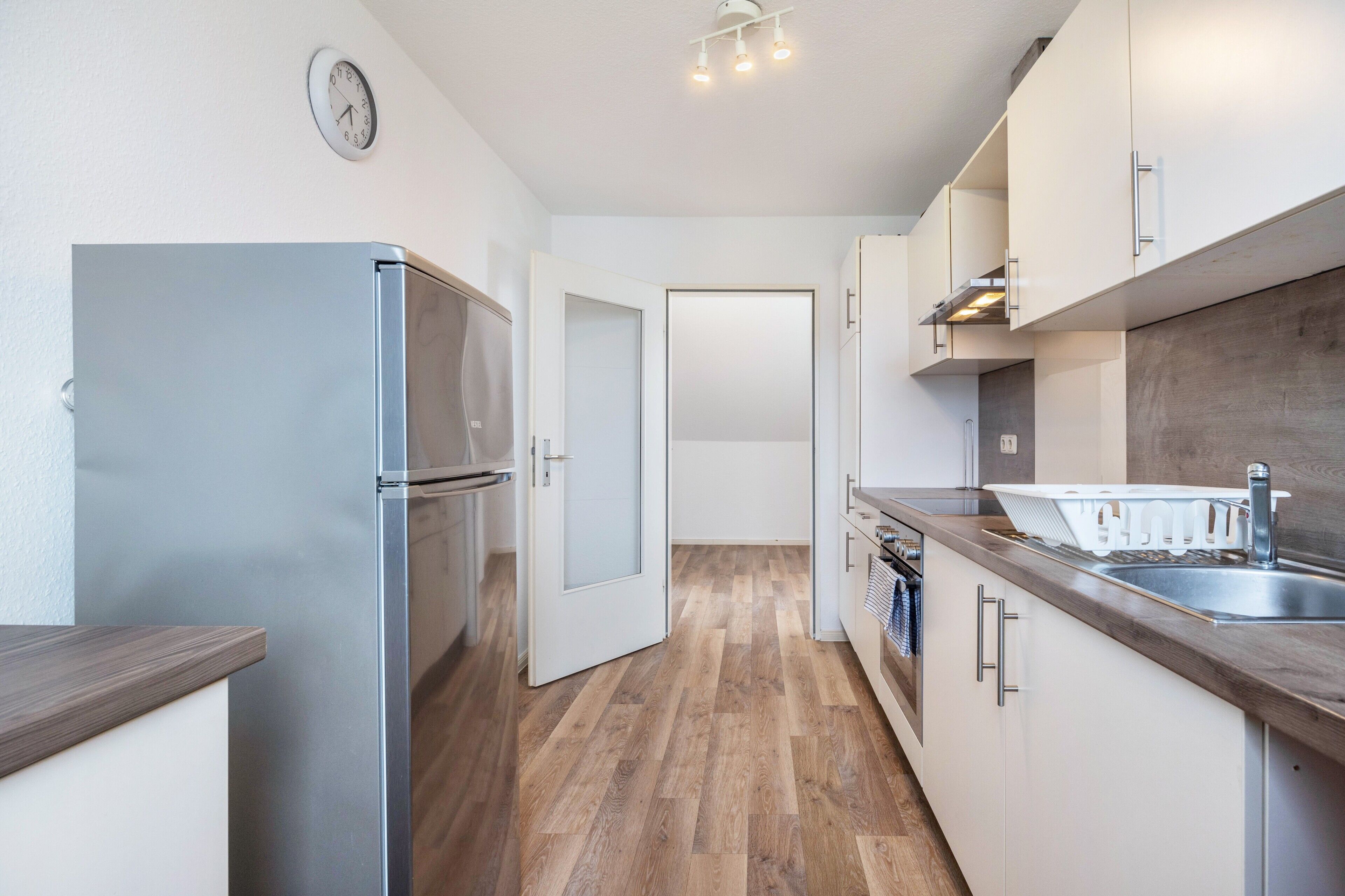 Kylskåp, mikrovågsugn, ugn och spishäll