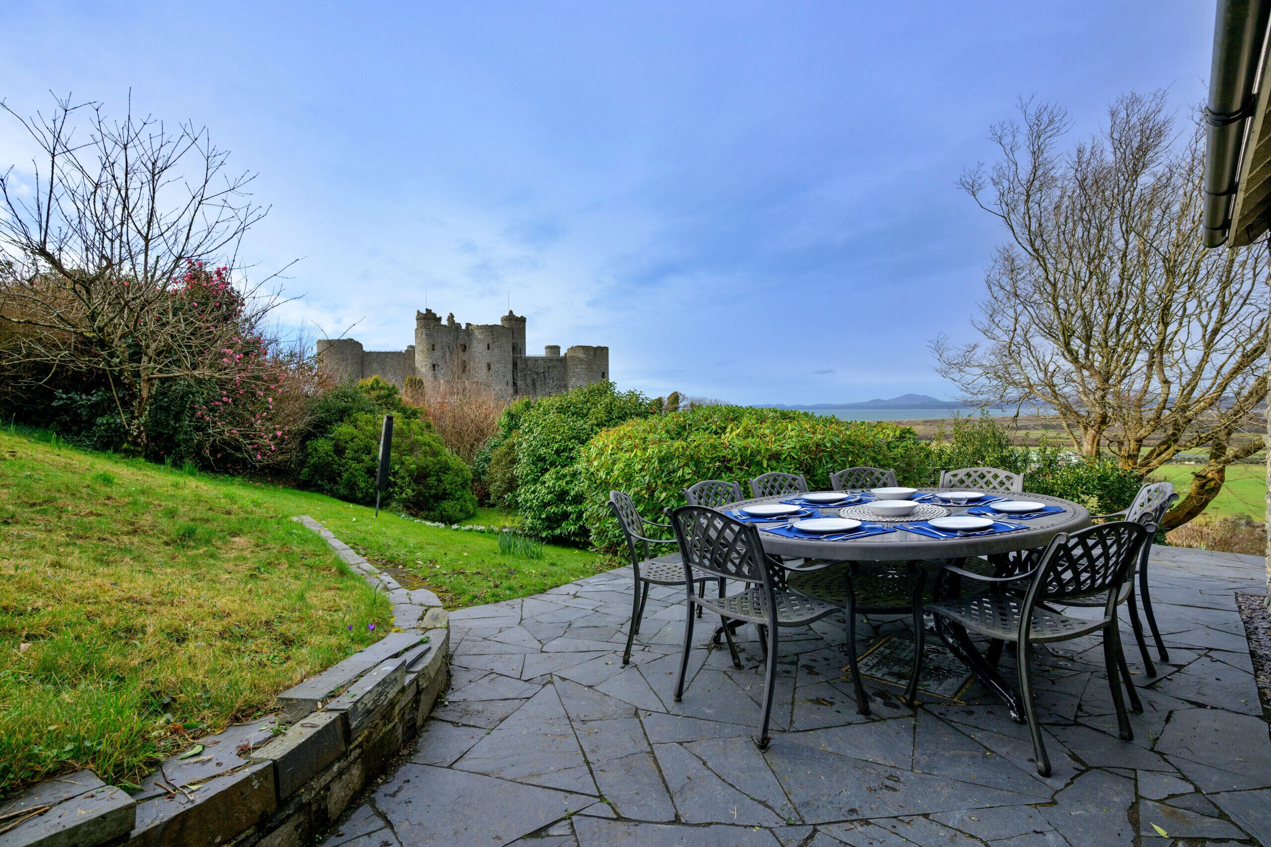 屋外ダイニングエリア