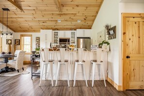 Dining - Quiet Mountain Escape Near App State (Vilas)