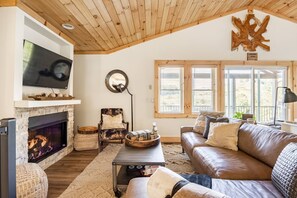 TV, fireplace - Quiet Mountain Escape Near App State (Vilas)
