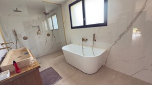 Shower, hair dryer - Sea View Mornings – Exclusive New Villa with Heated Pool, Les Issambres (Roquebrune-sur-Argens)