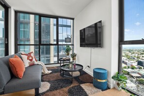Living area - Modern 2B2B Southbank Ocean View with Spa and BBQ area - 10 min from Grand Prix (Southbank)
