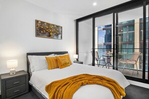 2 bedrooms, iron/ironing board, WiFi, bed sheets - Modern 2B2B Southbank Ocean View with Spa and BBQ area - 10 min from Grand Prix (Southbank)
