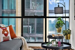 Living area - Modern 2B2B Southbank Ocean View with Spa and BBQ area - 10 min from Grand Prix (Southbank)