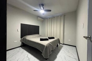 3 bedrooms, iron/ironing board, free WiFi, bed sheets - Your temporary accommodation in Monterrey: Wi-Fi, garage (San Nicolás de los Garza)