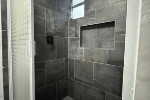 Hair dryer, towels, toilet paper - Your temporary accommodation in Monterrey: Wi-Fi, garage (San Nicolás de los Garza)