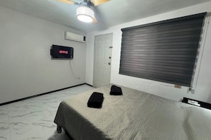 3 bedrooms, iron/ironing board, free WiFi, bed sheets - Your temporary accommodation in Monterrey: Wi-Fi, garage (San Nicolás de los Garza)