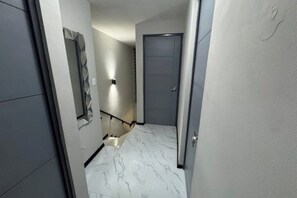 Interior - Your temporary accommodation in Monterrey: Wi-Fi, garage (San Nicolás de los Garza)