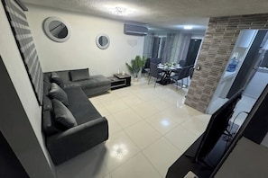 Smart TV - Your temporary accommodation in Monterrey: Wi-Fi, garage (San Nicolás de los Garza)