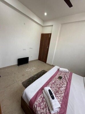 In-room safe, desk, iron/ironing board, free WiFi