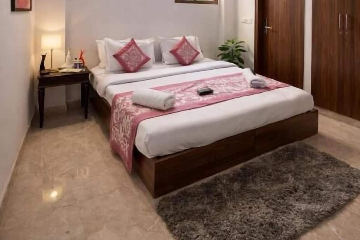 Superior Double Room, City View | In-room safe, desk, iron/ironing board, free WiFi