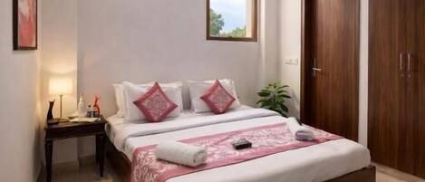 In-room safe, desk, iron/ironing board, free WiFi