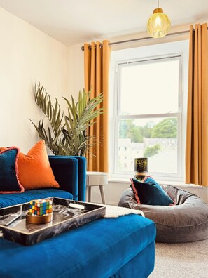 Living area - The Ravens Inn, 4 - Bed, Sleeps 6, Long Term Rental Available (Ulverston)