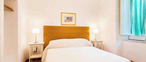 Apartment | In-room safe, desk, laptop workspace, blackout drapes