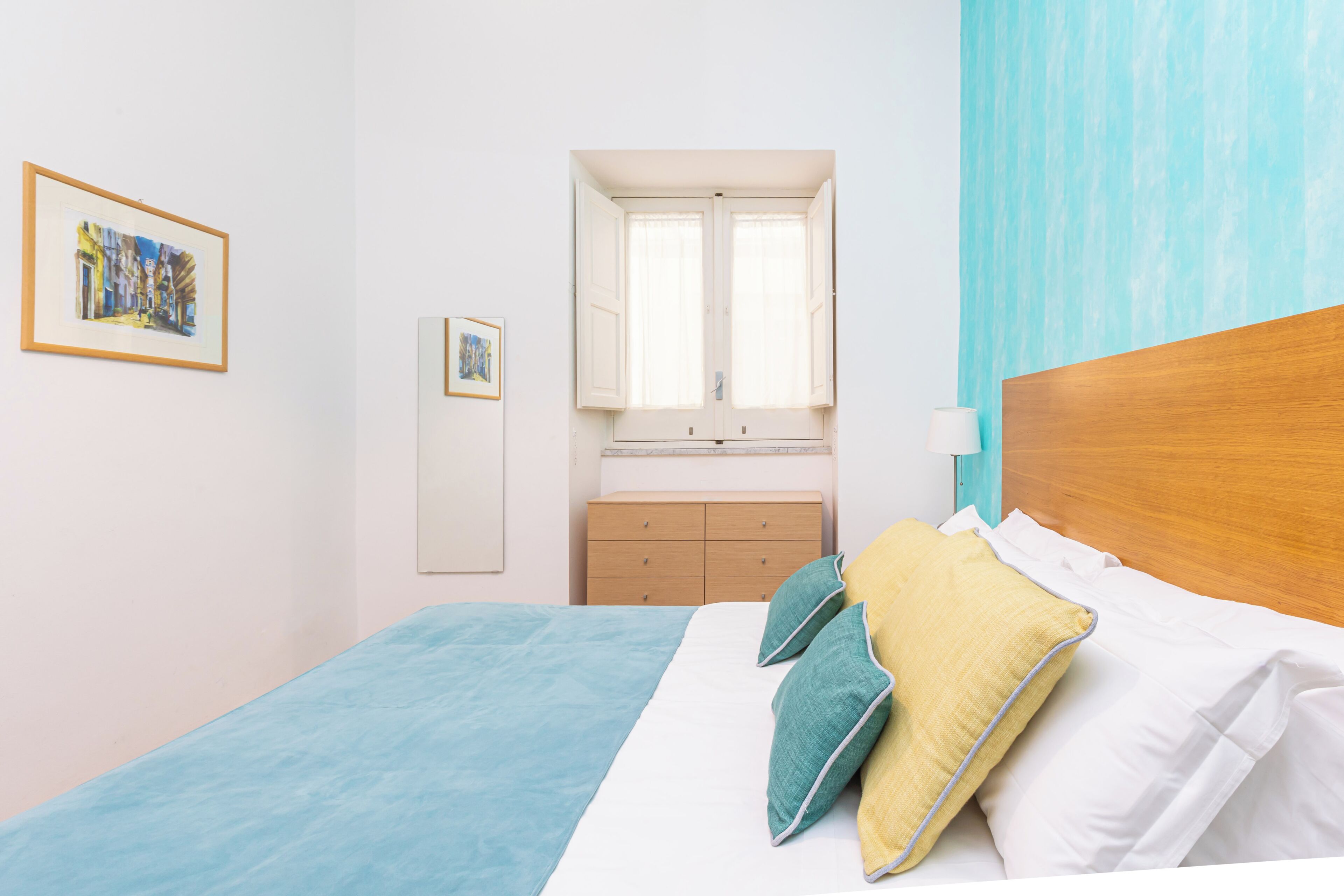 Superior appartement, balkon, uitzicht op de stad | Een kluis op de kamer, een bureau, een laptopwerkplek