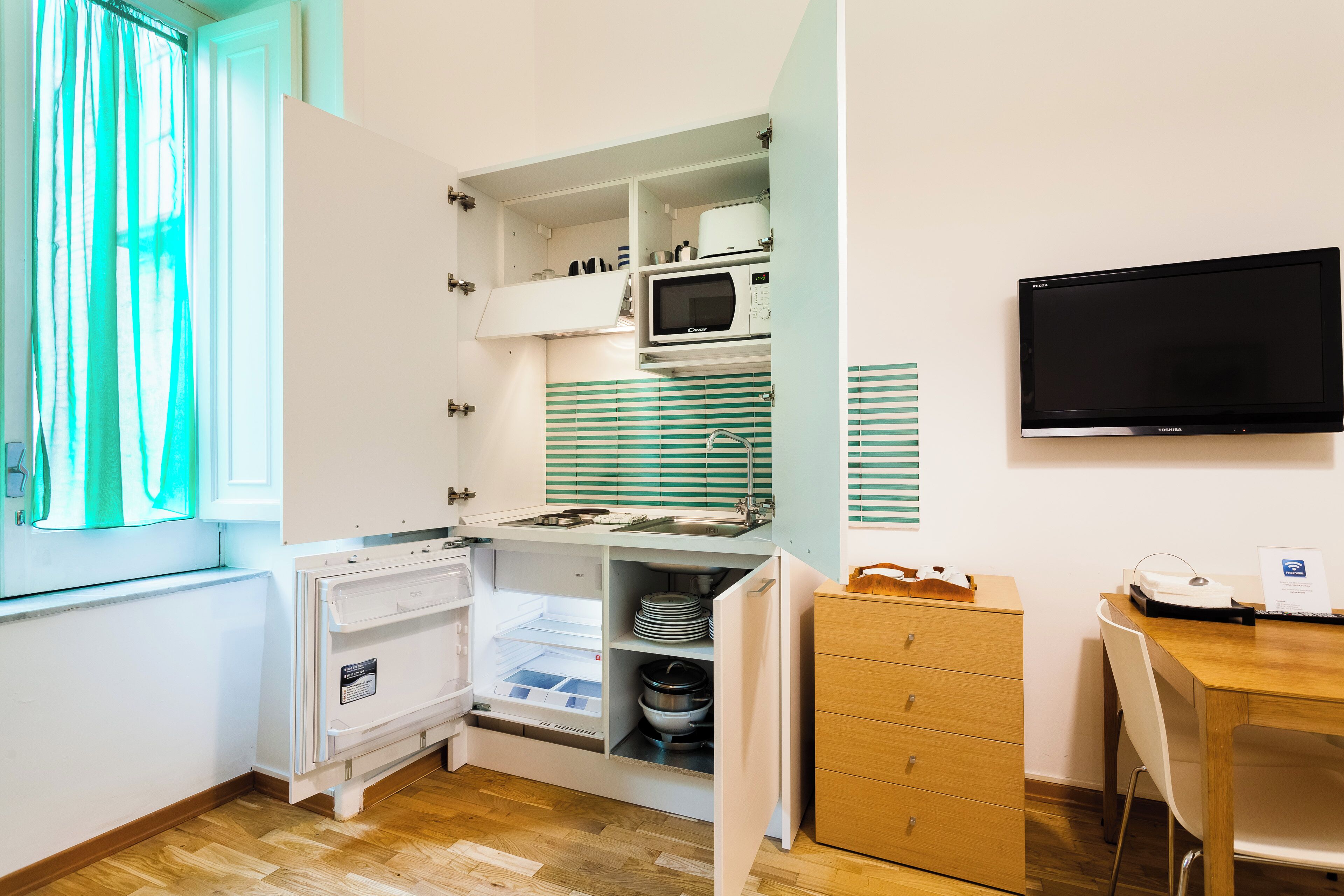 Classic Apartment | Private kitchen | Fridge, microwave, stovetop, cookware/dishes/utensils