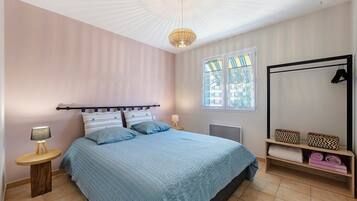 2 bedrooms, iron/ironing board, bed sheets