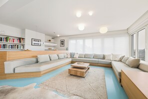 TV - Stunning luxury flat 250 metres from the beach (De Haan)