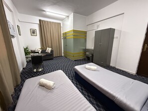 Individually furnished, desk, laptop workspace, free WiFi - Anbriya Furnished Apartments (Madinah)