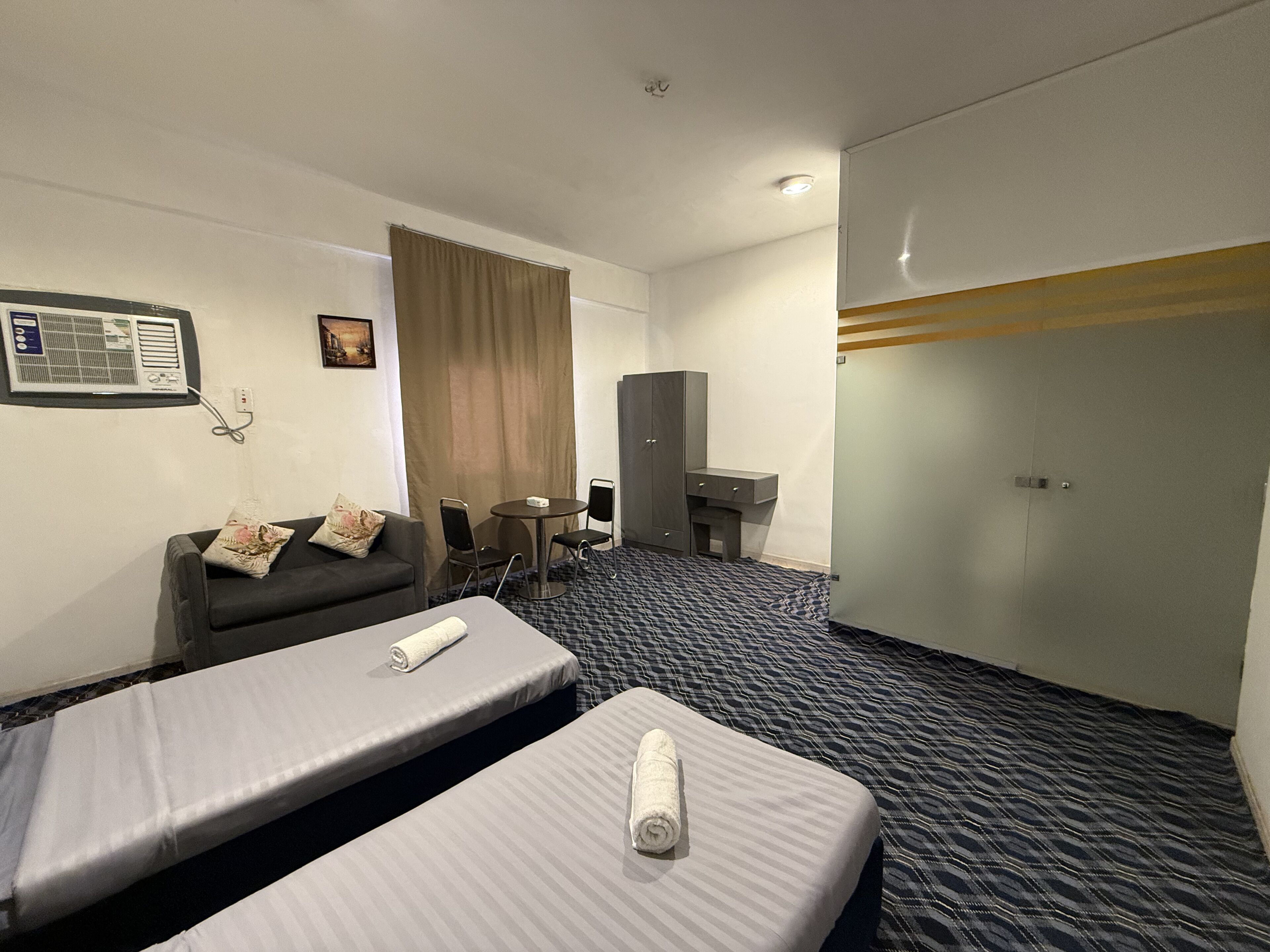 Individually furnished, desk, laptop workspace, free WiFi