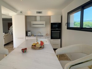Dining - Villa MTI Ventoux Quiet, close to nature/ideal for friends or family! (Blauvac)
