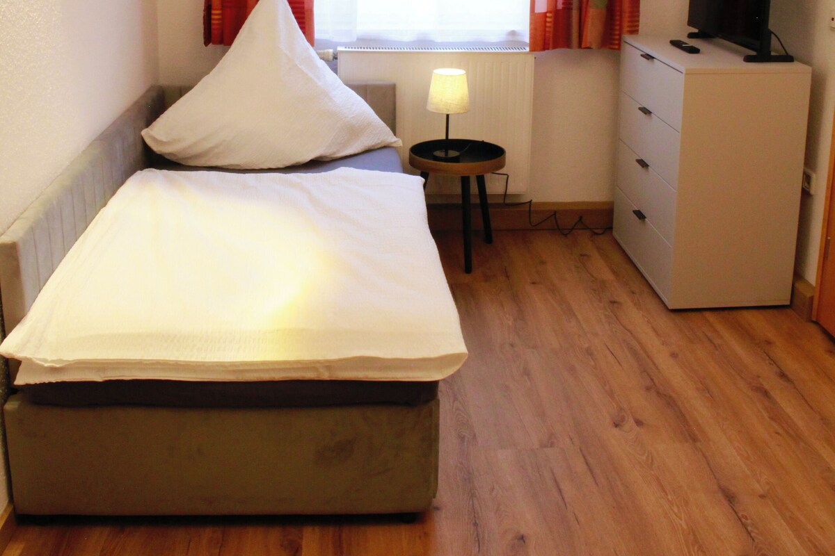 ห้องคลาสสิกซิงเกิล, วิวเมือง | ผ้าม่านกันแสง, ห้องเก็บเสียง, เตารีด/โต๊ะรีดผ้า, Wi-Fi ฟรี