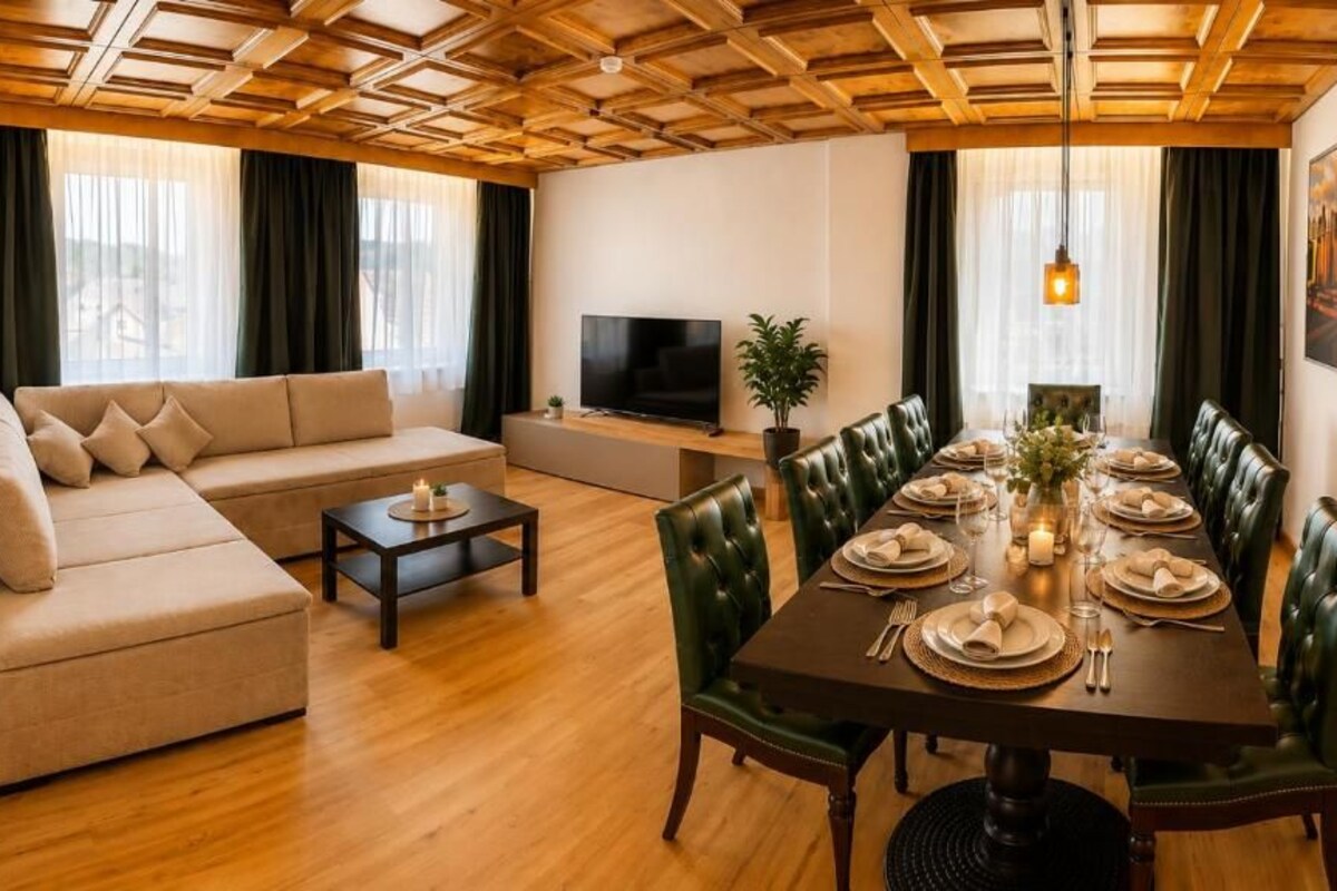 คอนโด, 4 ห้องนอน, วิวเมือง | บริเวณนั่งเล่น | ทีวี