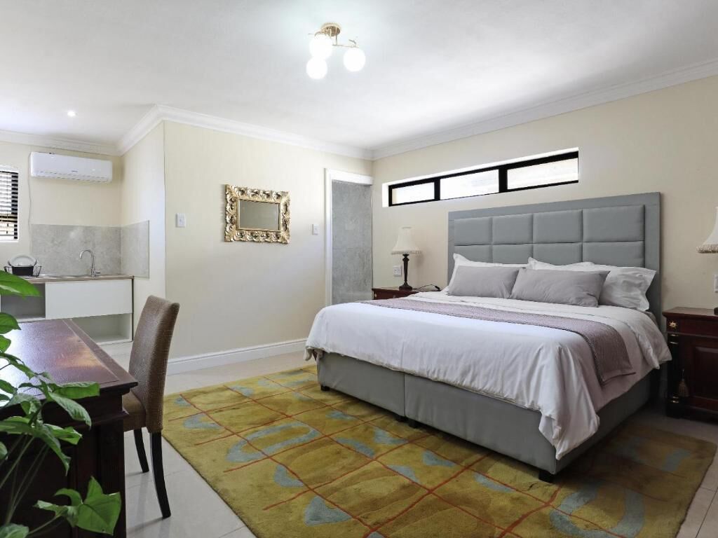 ห้องคลาสสิกดับเบิล, วิวสระว่ายน้ำ | ตู้นิรภัยในห้องพัก, โต๊ะทำงาน, ผ้าม่านกันแสง, เตารีด/โต๊ะรีดผ้า